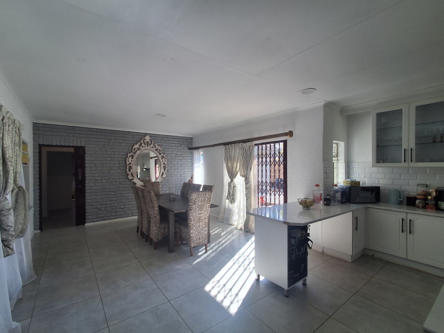 4 Bedroom Property for Sale in Flamwood North West